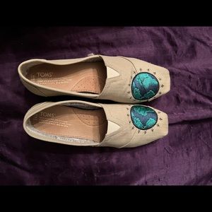 Toms globe shoes